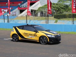 Honda CR-Z Jadi Safety Car dan Fast Doctor Lomba Balap IRS Sentul