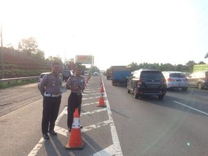 Volume Kendaraan Tol Cikampek Meningkat, Padat di Rest Area KM 19