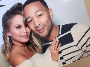 Jelang Lahiran, Chrissy Teigen Gelar Baby Shower di Rumah Kim Kardashian