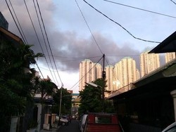 Gudang Styrofoam di Duri Kepa Terbakar, 19 Unit Mobil Damkar Dikerahkan