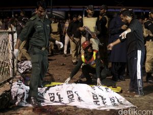 Bom Bunuh Diri Guncang Pakistan Saat Idul Adha, 4 Polisi Terluka Bom Bunuh Diri Guncang Pakistan Saat Idul Adha, 4 Polisi Terluka
