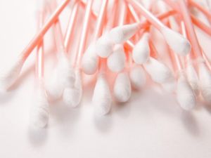 Jangan Pakai Cotton Bud! Ini 4 Cara yang Benar Bersihkan Telinga Jangan Pakai Cotton Bud! Ini 4 Cara yang Benar Bersihkan Telinga