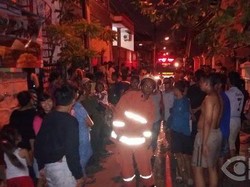 Diduga Korsleting Listrik, Rumah Dua Lantai di Koja Terbakar