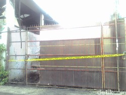 Kebakaran di Gudang Styrofoam Jakbar Diduga Karena Korsleting Listrik