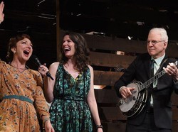 Komedian Steve Martin Main di Broadway Bright Star