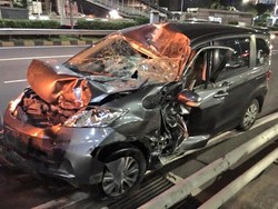 Honda Freed Ringsek Terlibat Kecelakaan dengan Truk di Tol Pancoran