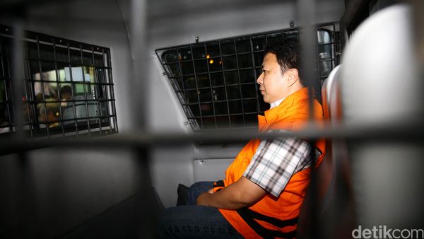 Tersangka Kasus Simulator SIM Sukotjo Bambang Diperiksa