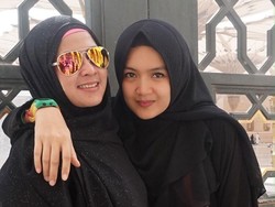 Cerita Haru Bintang Sinetron Irma Annisa Salat di Rhaudah, Masjid Nabawi