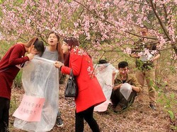 Penduduk Desa di Gunung ini Juga Terjangkit Tren Jual Udara