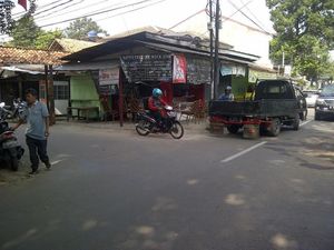 Kesaksian Tukang Ojek yang Melihat Ayah Marshanda Diciduk Petugas Dinsos Kesaksian Tukang Ojek yang Melihat Ayah Marshanda Diciduk Petugas Dinsos