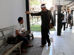 Datangi Lagi RSUD Bayu Asih, Bupati Dedi Kini Tertibkan Kesemrawutan Keluarga Pasien