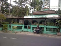 Pengemis Mengaku Ayah Marshanda Kerap Tidur Ngemper di Depan Mushola di Jl Bangka