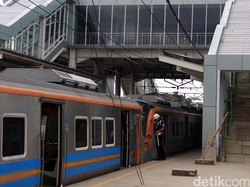 Ada Kereta Anjlok, Penumpang Menumpuk di Stasiun dari Arah Bogor ke Jakarta