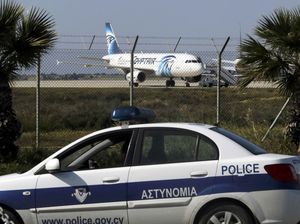 Mantan Istri Menuju Bandara Untuk Temui Pembajak Pesawat EgyptAir