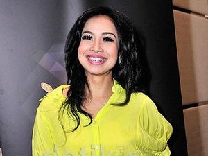 Sah Punya Cucu, Feni Rose Jadi Nenek Milenial Sah Punya Cucu, Feni Rose Jadi Nenek Milenial