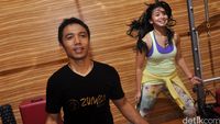 Ber-zumba Ria Bareng Feni Rose