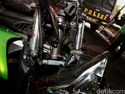 Sebuah Mobil Alami Kecelakaan Tunggal di Depok