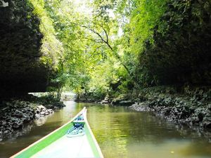 Pesona Sungai Pute di Kawasan Karst Rammang-rammang