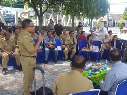 Bupati Anas Diskusi Tata Ruang Kota Bersama Tiga Arsitek di Taman Blambangan