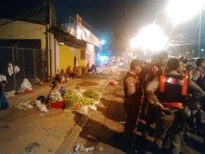 Tertibkan Pedagang di Jalan Keputran Surabaya, Petugas Dapat Perlawanan