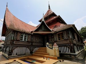 Mengunjungi Masjid Tertua di Padang Panjang