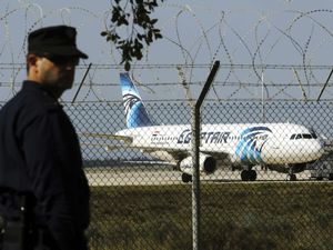 Pembajak Pesawat EgyptAir Seorang Pria Mesir Bernama Ibrahim Samaha