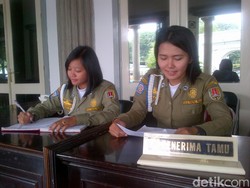 Kini Balai Kota Semarang Dijaga Satpol PP Cantik agar Warga tak Takut Bertamu