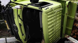 Video Detik-detik Truk Gagal Menanjak di Magelang dan Tabrak Gubuk Warga