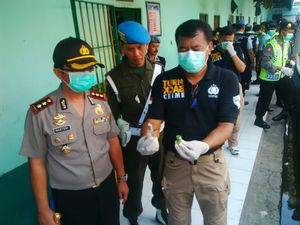 Petugas Gabungan Temukan Tiga Alat Hisap Sabu di Lapas Banyuwangi Petugas Gabungan Temukan Tiga Alat Hisap Sabu di Lapas Banyuwangi