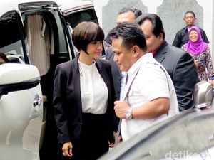 Lesunya Jupe Usai Jalani Sidang Cerai Perdana