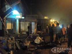Truk Fuso Tabrak 2 Rumah di Mojokerto, Tak Ada Korban
