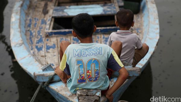 Keceriaan Anak-anak Luar Batang