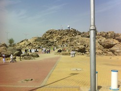 Menyaksikan Langsung Tempat Bertemunya Adam-Hawa di Jabal Rahmah