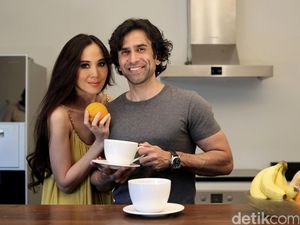 Foto Mesra dengan Sophia Latjuba, Jeremy Thomas Diserang Balik Istri Foto Mesra dengan Sophia Latjuba, Jeremy Thomas Diserang Balik Istri
