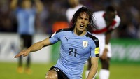 Di babak kedua, tepatnya pada menit ke-53, Cavani bisa mencetak gol untuk membawa Uruguay 1-0. Gol tersebut bermula dari sebuah serangan cepat yang dibangun dari sisi kiri. REUTERS/Andres Stapff.