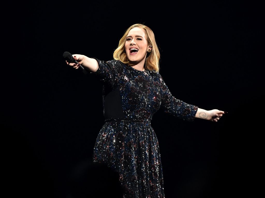 Absen Lama, Adele Nyanyi Lagi di Kondangan Absen Lama, Adele Nyanyi Lagi di Kondangan