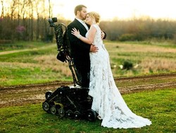 Dampak Corona, New York Resmikan Pernikahan Online