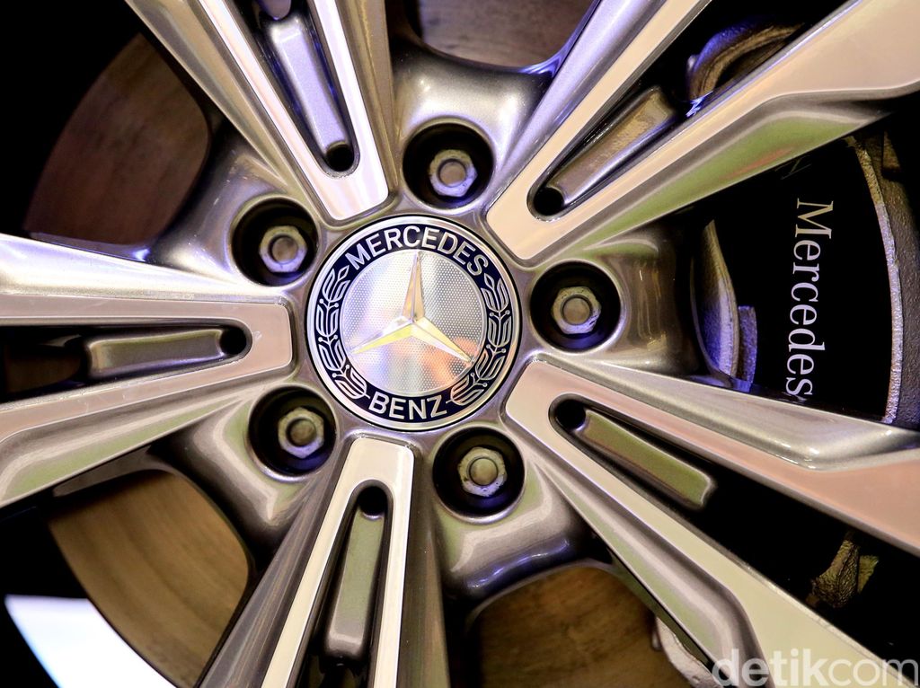 Mercedes-Benz Larang 290 Ribu Unit Mobilnya untuk Dijalankan Gara-gara Ini Mercedes-Benz Larang 290 Ribu Unit Mobilnya untuk Dijalankan Gara-gara Ini