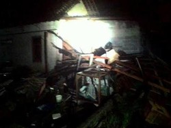 Atap Puluhan Rumah di Blitar Terbang Diterjang Puting Beliung