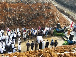 Walkot Makassar Lantik 435 Kepala Sekolah di Tempat Pembuangan Sampah