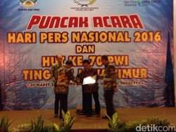 PWI Jatim Beri Penghargaan Pada Tokoh Pers Hingga Kapolri