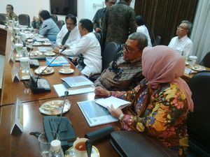 Jokowi Gelar Rapat Terbatas Bahas Kelanjutan Proyek Hambalang Jokowi Gelar Rapat Terbatas Bahas Kelanjutan Proyek Hambalang