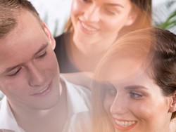 Tega! Istri Kerja Keras Jadi TKW, Suami Malah Foto Mesra dengan Selingkuhan