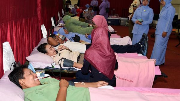 Donor Darah di Mabes TNI