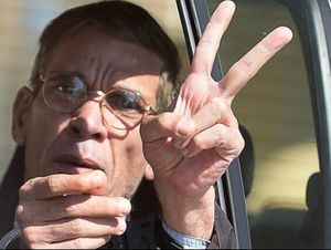 Salam Dua Jari dari Pembajak yang Rindu Mantan Istri