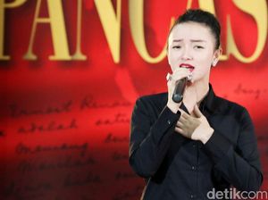 Zaskia Gotik Minta Maaf di DPR Zaskia Gotik Minta Maaf di DPR