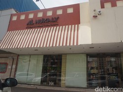 Kalap Belanja Puluhan Jenis Cokelat di Toko Permen Al Nukaly, Makkah