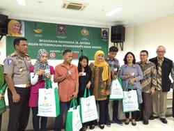 Upgrade Kesejahteraan Warga, Mensos Bagi-bagi SIM C dan KTP Gratis