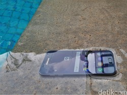 5 Ponsel Tahan Air Terbaru 2019