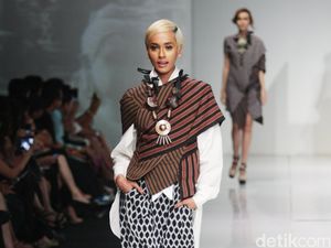 Tantangan Mengolah Lurik Jadi Busana Modern Menurut Para Desainer